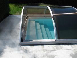 Bazénové schodiště