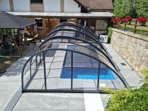 Underfloor pool cover