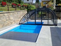 Underfloor pool cover